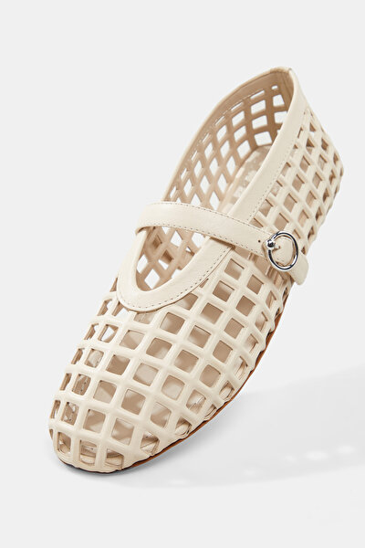 BEIGE FLAT SHOESS 5