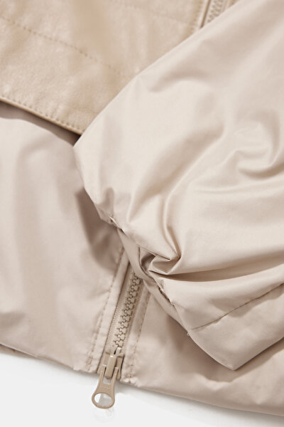 BEIGE COAT 10