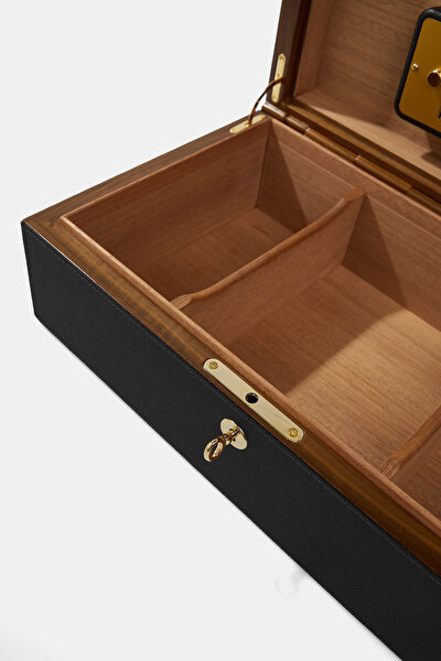 LEATHER CIGAR BOX 4