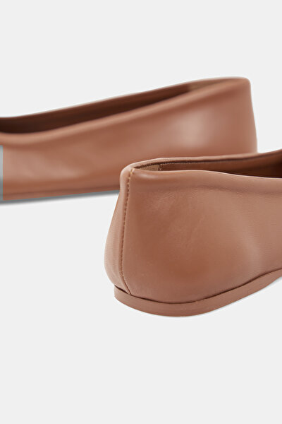 BROWN FLAT SHOES 5