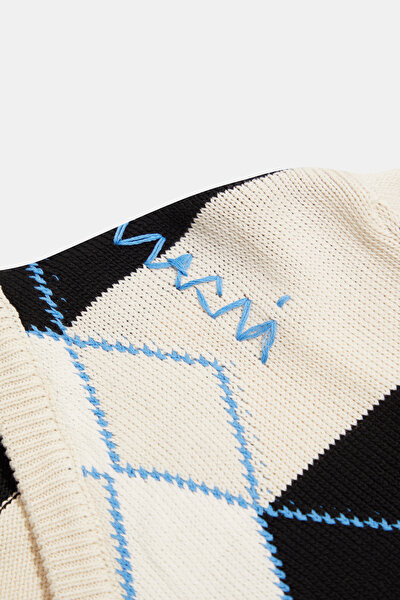 WHITE STRIPED PATTERNED JERSEY 4
