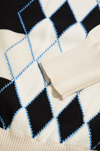 WHITE STRIPED PATTERNED JERSEY 5