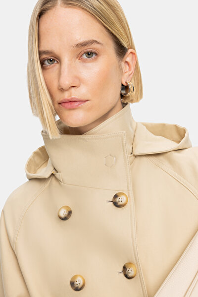 BEIGE COAT 5