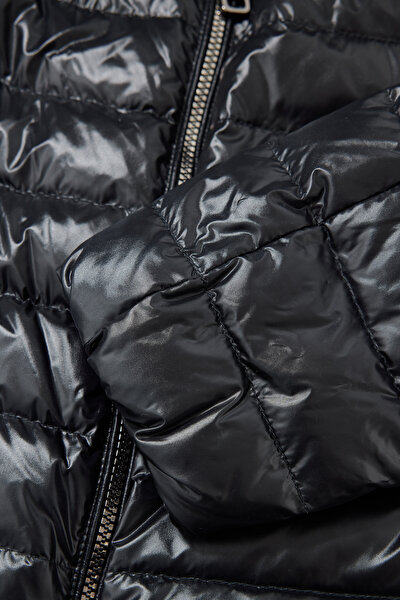 BLACK COAT 4