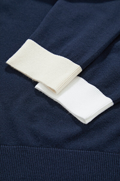 WHITE V NECK TRICOT 8