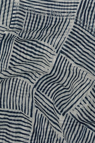 WHITE DESIGN FILLED BAMBOO SHAWL 3