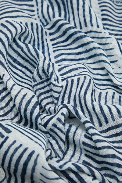 WHITE DESIGN FILLED BAMBOO SHAWL 4