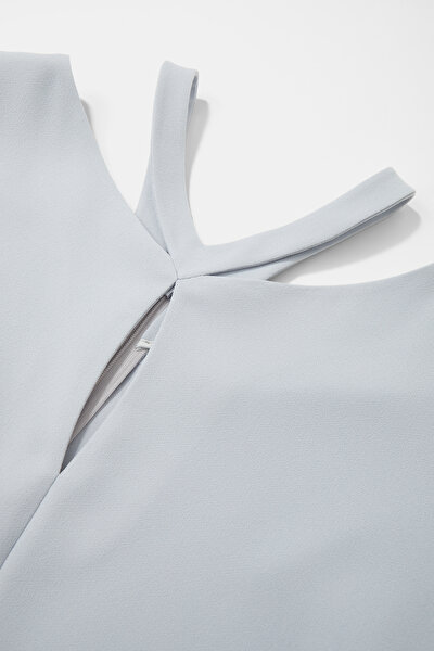 GREY CLEAVAGE SHORT SLEEVE BLOUSE 3