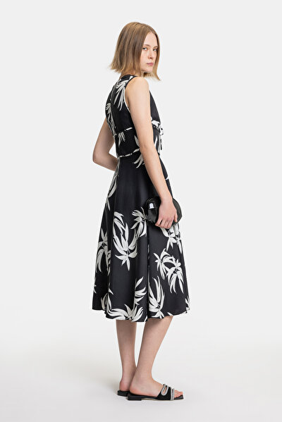 WHITE SLEEVELESS MIDI DRESS 3