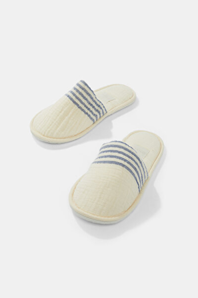 SLIPPERS 4