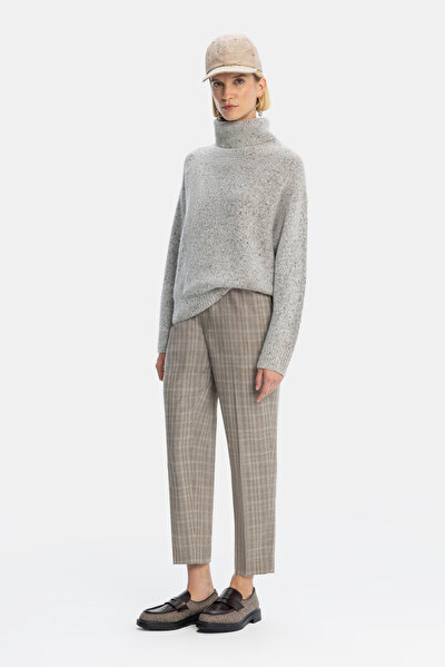 GREY UPRIGHT COLLAR TRICOT 4