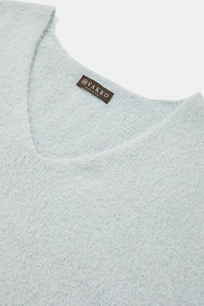LIGHT GREY V NECK 3