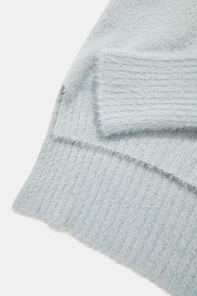 LIGHT GREY V NECK 4