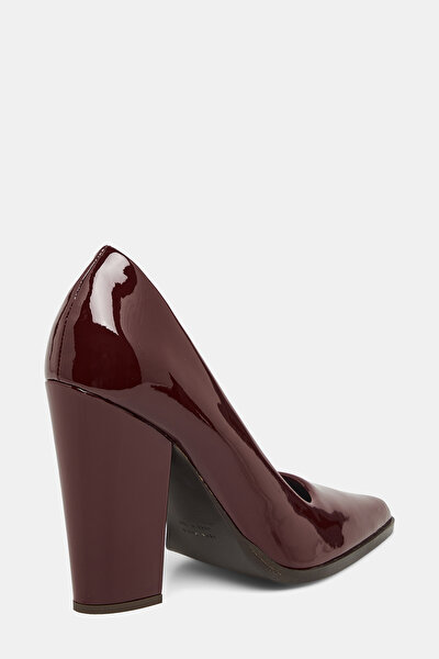 MAROON SHOES 5
