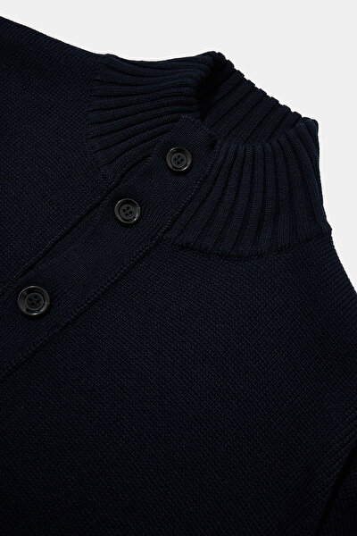DÜĞMELİ DİK YAKALI YÜN TRİKO 9