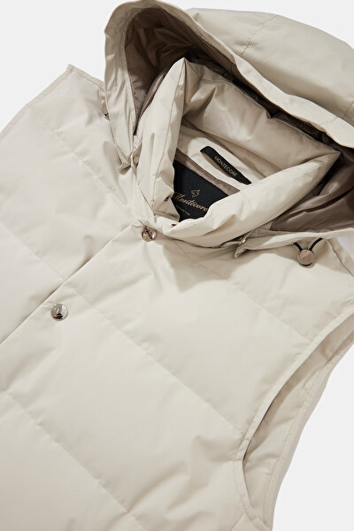 LIGHT CREAM VEST 10