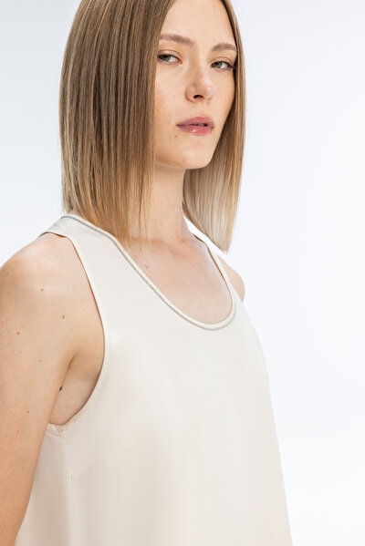 ECRU CLEAVAGE SLEEVELESS BLOUSE 3