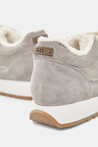 GREY SUEDE SNEAKER 5