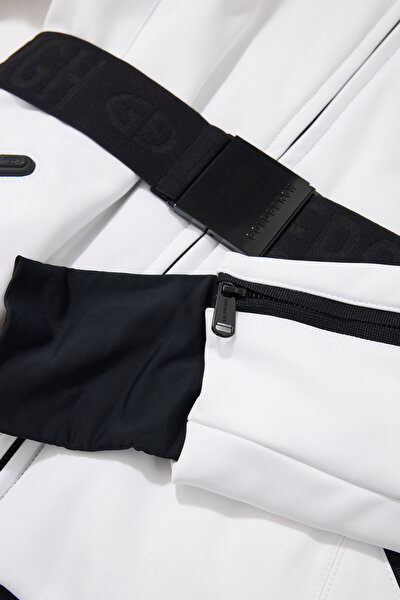 BLACK COAT 4