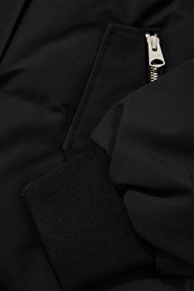 BLACK COAT 4