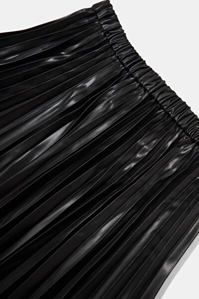 BLACK PLEATED SKIRT 3