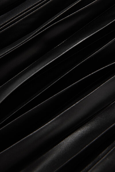BLACK PLEATED SKIRT 4