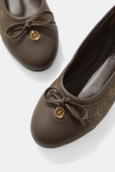 BEIGE MONOGRAM LEATHER FLAT SHOES 4