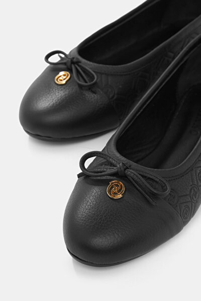 BLACK MONOGRAM LEATHER FLAT SHOES 4