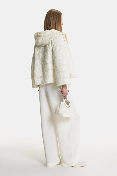 WHITE COAT 5
