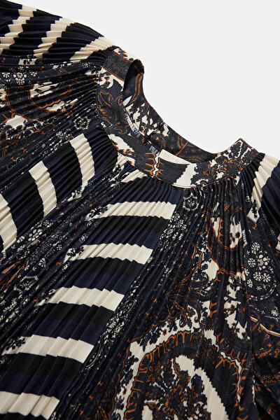 MULTICOLOR DESIGN FILLED SHORT SLEEVE BLOUSE 3