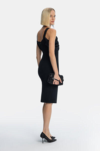 BLACK SLEEVELESS ABOVE THE KNEE DRESS 3