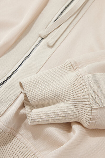 BEIGE UPRIGHT COLLAR SWEATSHIRT 10
