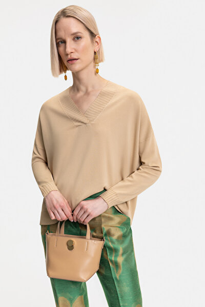BEIGE V NECK 5