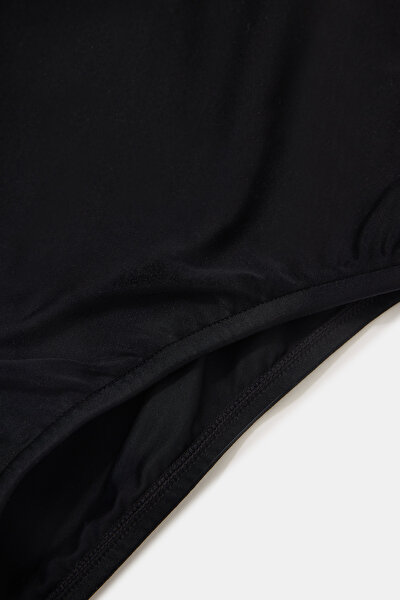 BLACK SWIMSUIT 4