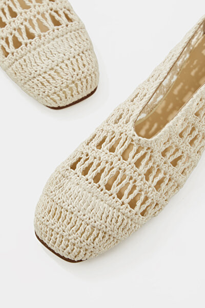 CREAM FLAT SHOES 4