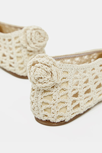 CREAM FLAT SHOES 5