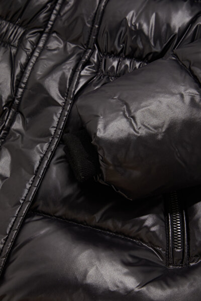 BLACK COAT 4