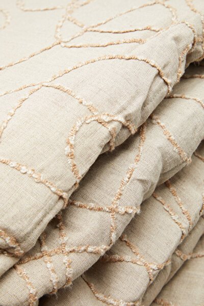 NATÜREL ÜZERİ APLİKE NAKIŞLI YATAK ÖRTÜSÜ 5
