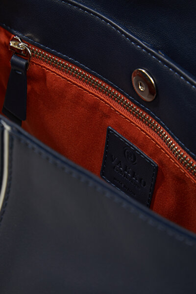 WHITE LEATHER BAG 9