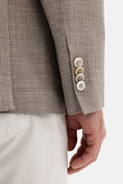 BEIGE JACKET 4