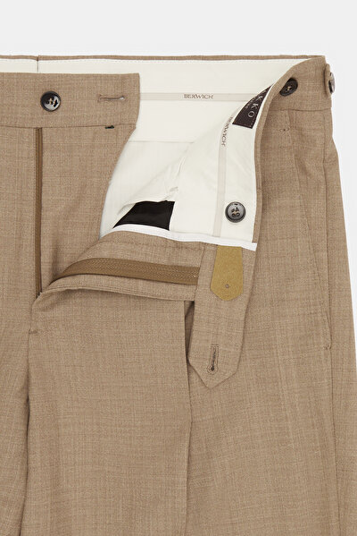 BEIGE TROUSERS 9