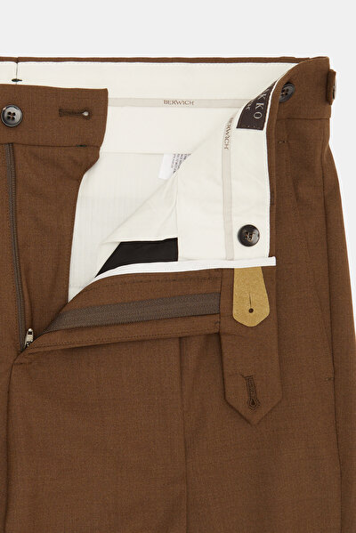 BROWN TROUSERS 10