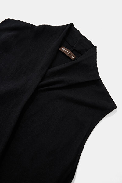 BLACK SURPLICE NECKLINE (CROSS-OVER NECKLINE) SLEEVELESS BLOUSE 3