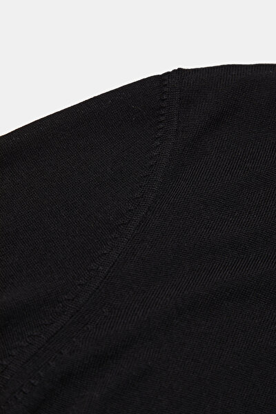 BLACK UPRIGHT COLLAR TRICOT 4