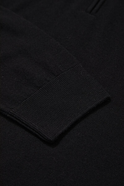 BLACK UPRIGHT COLLAR TRICOT 5