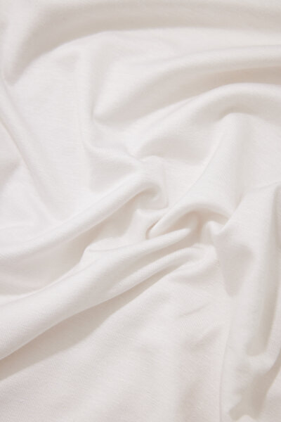 WHITE SHORT SLEEVE TSHIRT 4