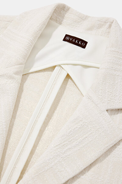 WHITE JACKET 10