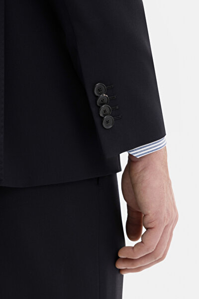SUIT 5