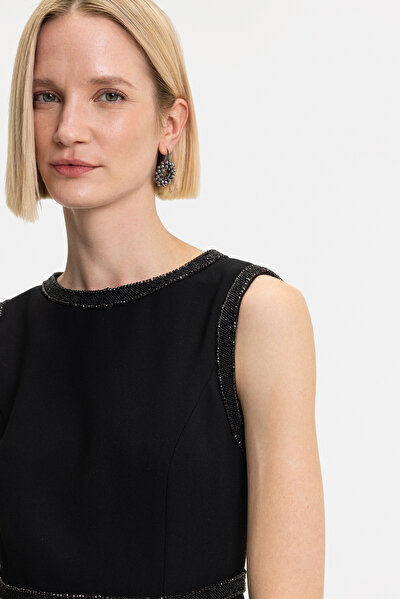 BLACK SLEEVELESS BELOW THE KNEE DRESS 5