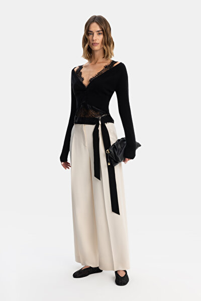 BLACK LACY TRICOT 8
